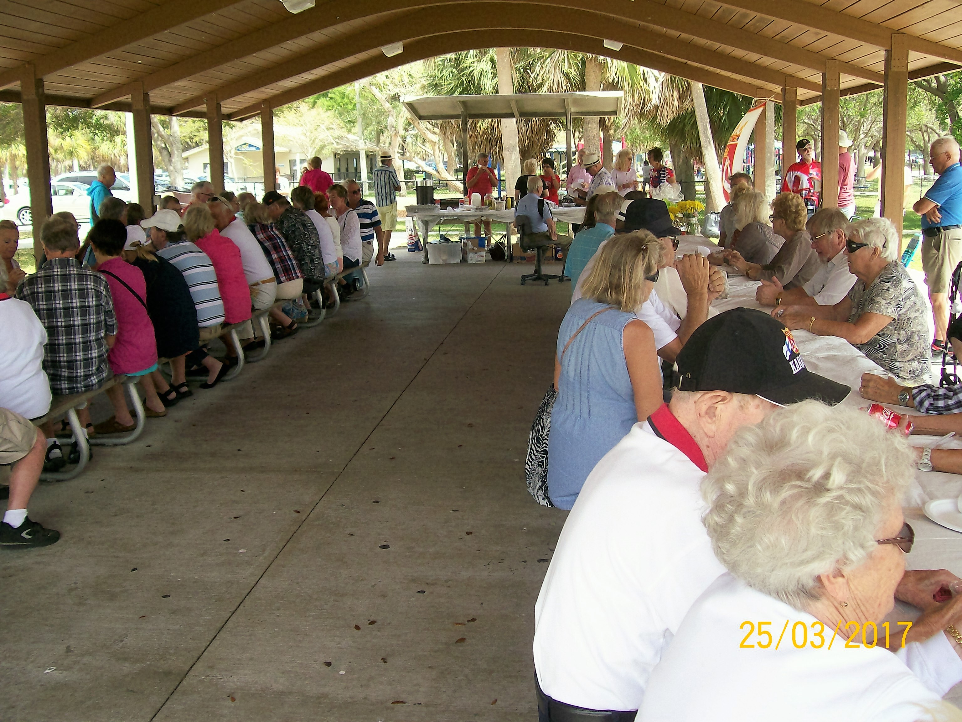 John Prince Parkin kauniissa maisemissa pidettyyn piknikiin osallistui satakunta Floridan karjalaista.