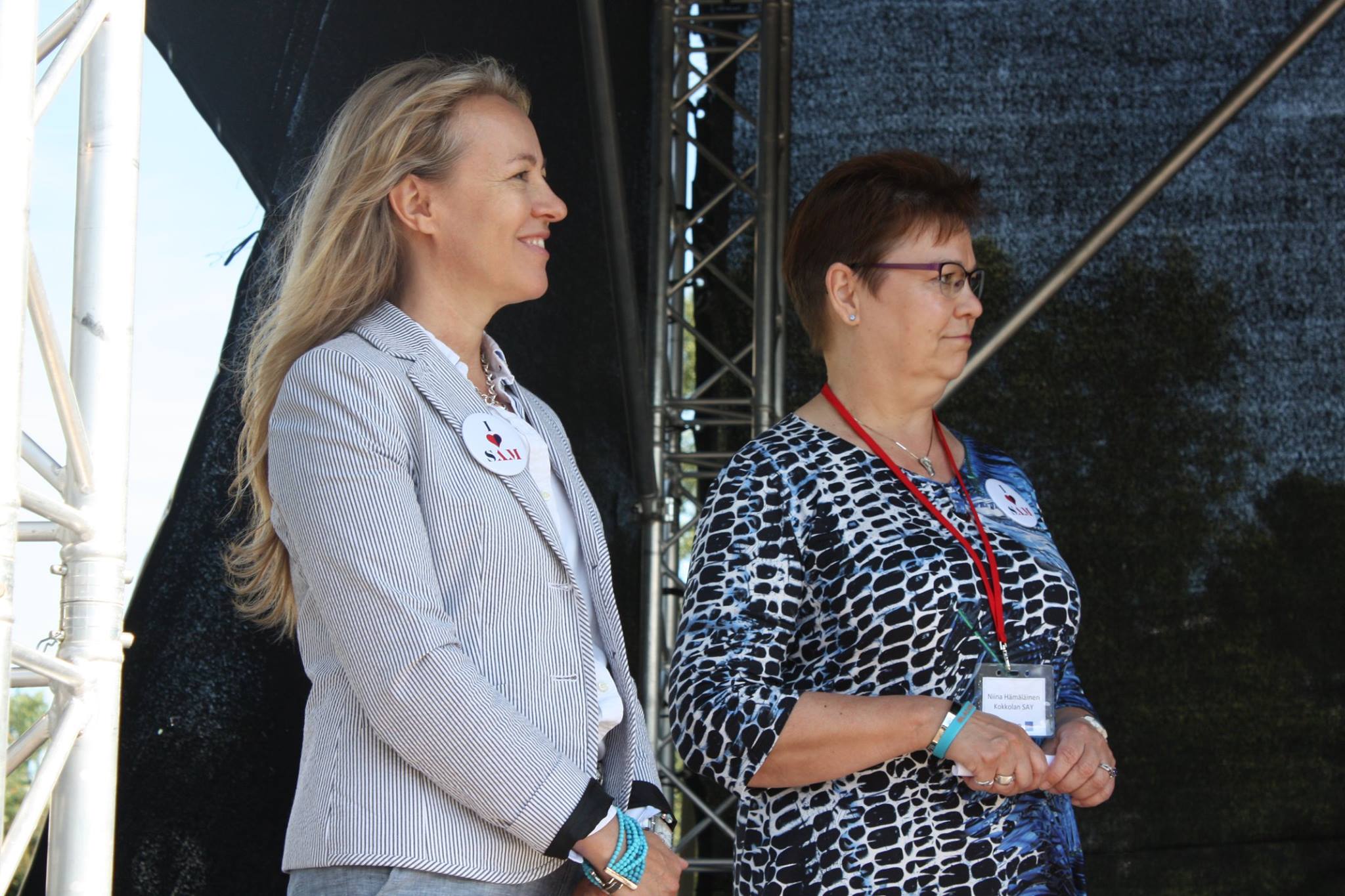 SAYL:n toiminnanjohtaja Lena hartikainen ja Kokkolan yhdistyksen puheenjohtaja toivottivat vieraat tervetulleiksi Amerikan päiville.