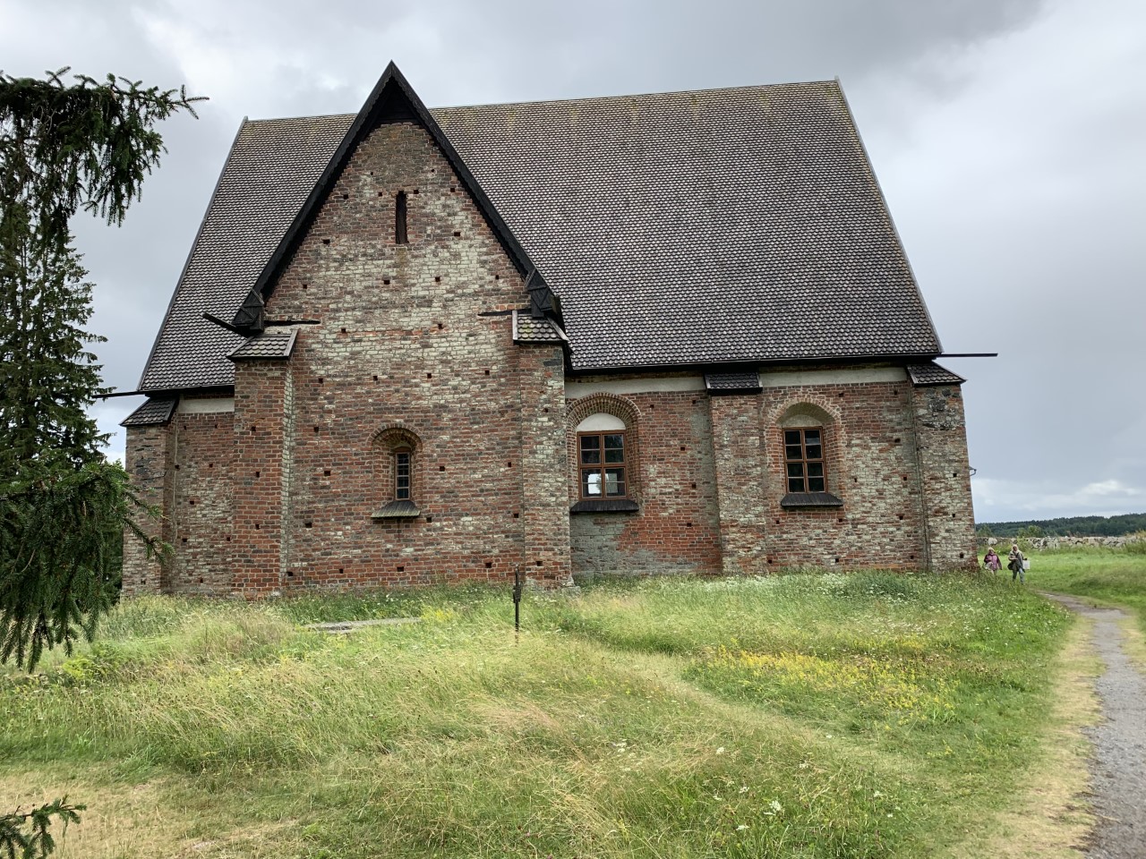 Hattulan Pyhän Ristin Kirkko rakennettiin 1400-luvun lopulla Tottin perheen hallitessa Hämeen linnaa.