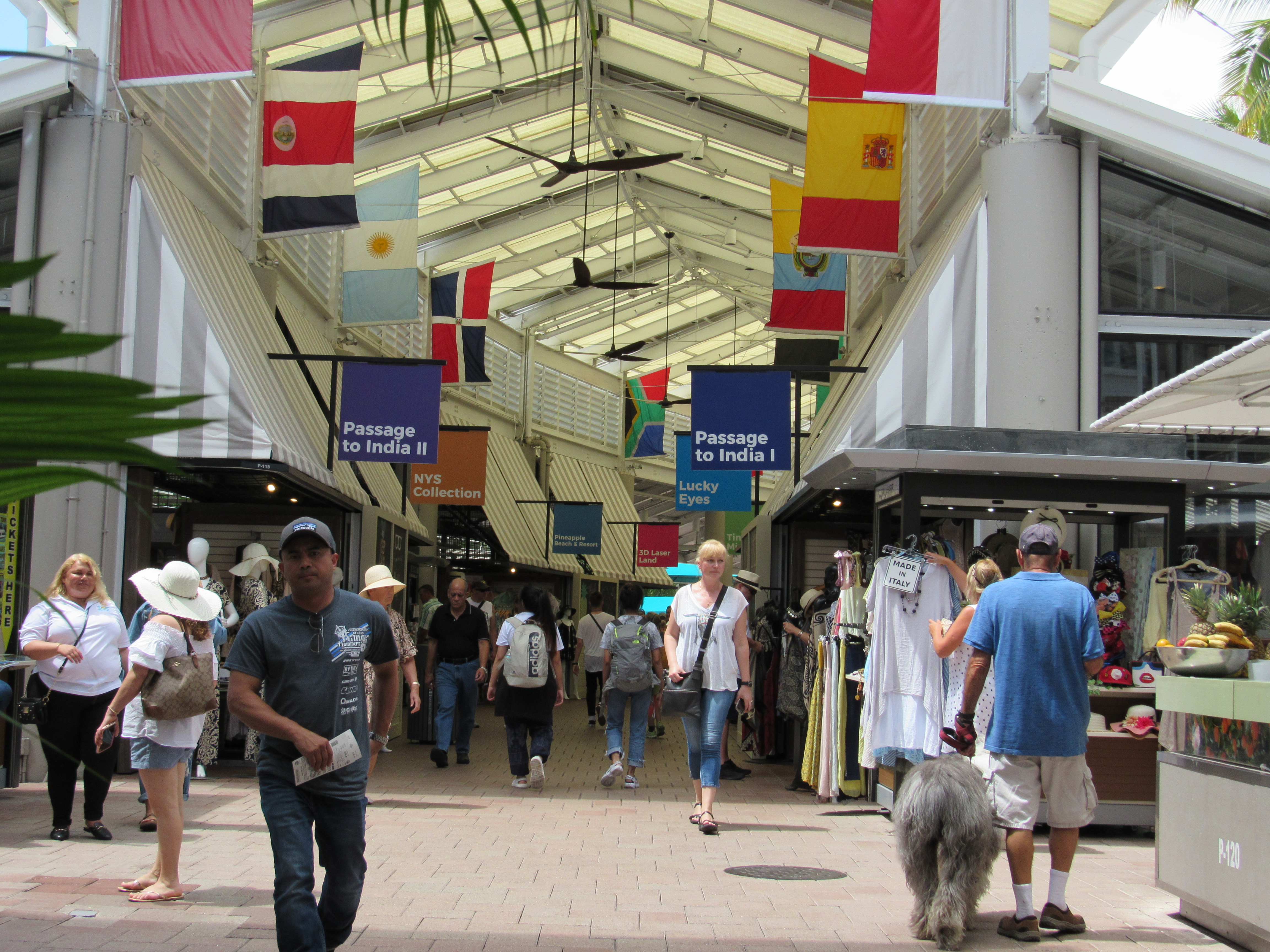 Bayside Ball -ostoskeskus kerää miljoonia turisteja vuosittain tekemään ostoksia ja viettämään aikaa suurkaupungin sydämessä.