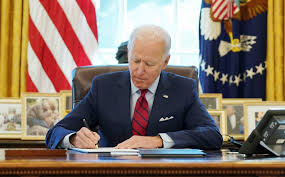 Presidentti Joe Bidenin tavoitteena on parantaa ns. Obamacare-terveydenhoitojärjestelmää lakimuutoksin. 
