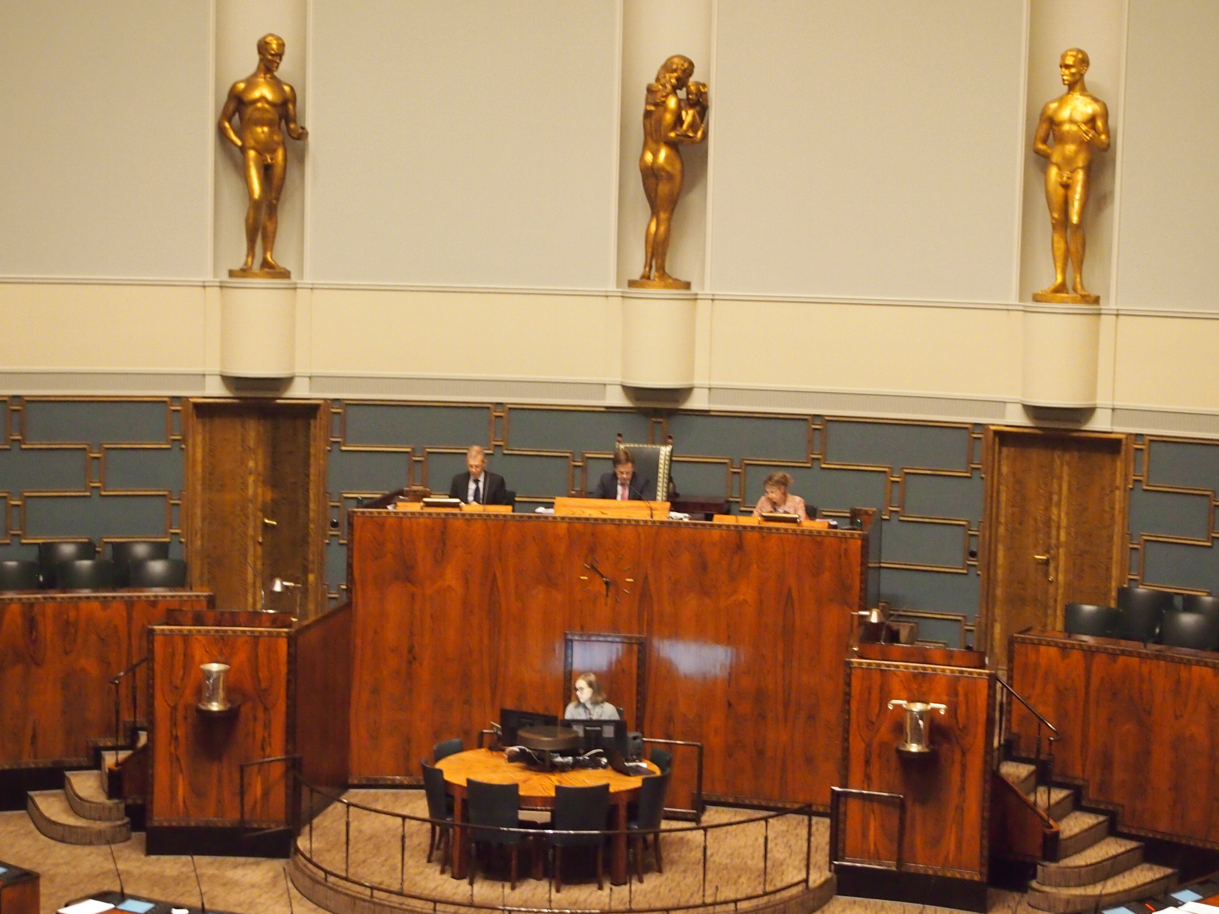 Suomen eduskunta hyväksyi Suomi-Seuran 17 vuotta ajaman esityksen ulkosuomalaisten kirjeäänestyksestä.