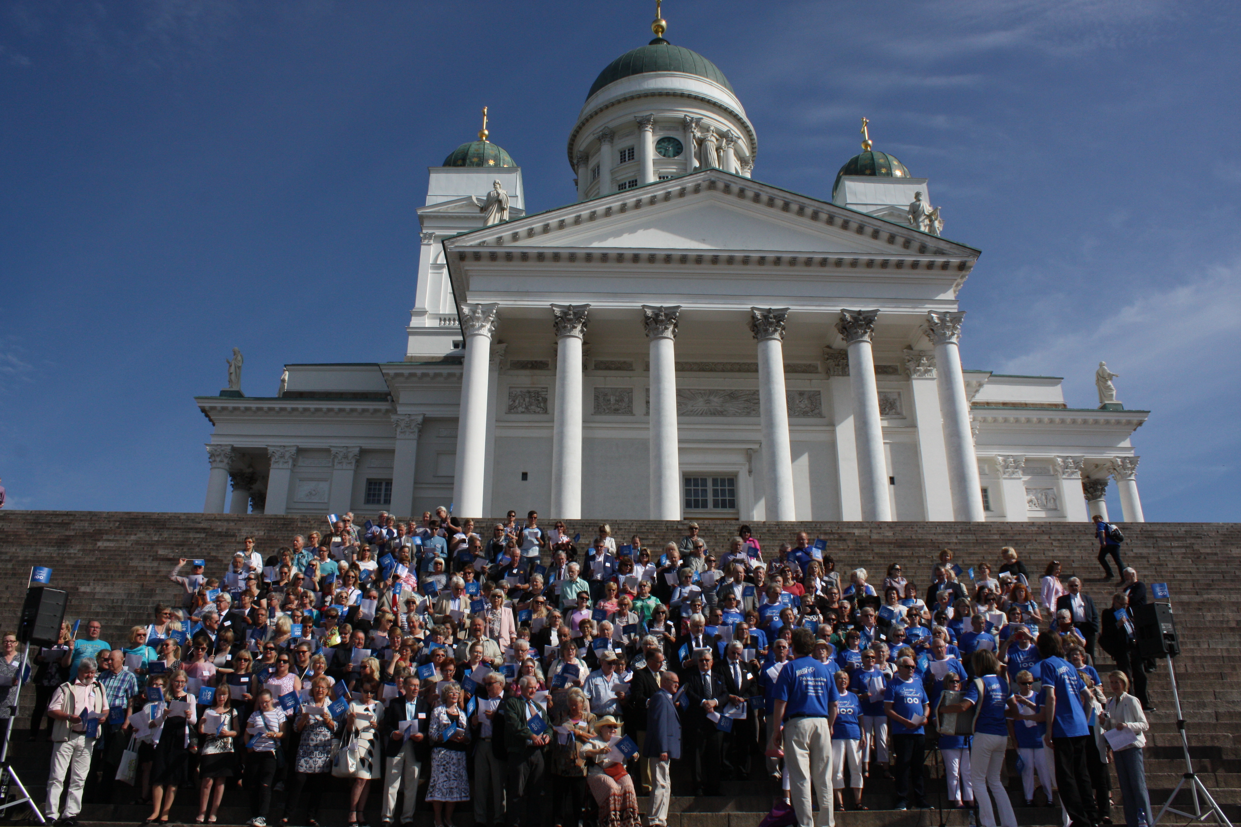 Ulkosuomalaiset eri puolilta maailmaa kokoontuivat Helsinkiin juhlistamaan Ulkosuomalaisparlamentin 20-vuotisistuntoa.