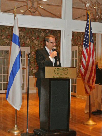 Etelä-Floridan suomalaisen kauppakamarin joulujuhlan pääpuhujaksi saapui Suomen Pysyvän YK-lähetystön johtaja, suurlähettiläs Jarmo Viinanen.