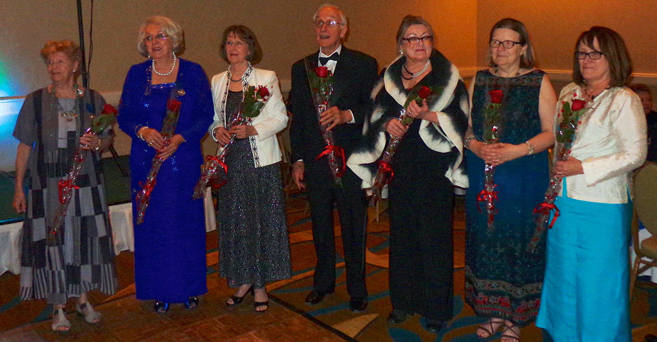 Kuvassa vasemmalta: Ritva Butrum, Marianne Parssinen, Maiju Wilson, Desmond O’Rourke, Raili Niskanen-Maultsby, Hanna Wagner and Kekku Lehtonen.