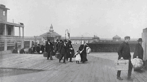 Hangon satama jäi useilla Amerikkaan muuttaneille viimeiseksi näyksi kotimaasta. Kuva 1900-luvun alkupuolelta.