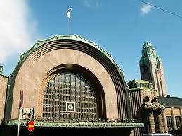 Helsingin rautatieaseman kelloja siirrettiin tunnilla eteenpäin viime yönä.