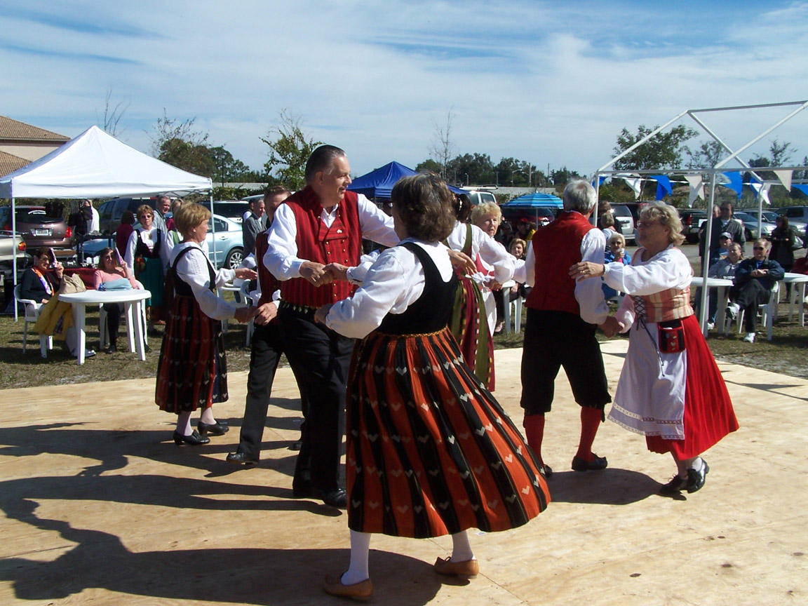 Onko Suomi-päivien tanssit tanssittu  lopullisesti, kysytään Etelä-Floridan suomalaislueella.